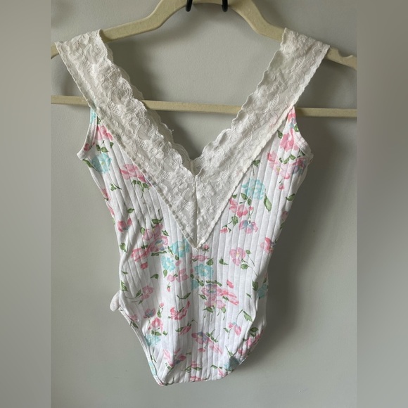 Vintage, Medium, Made in USA, rubbed floral lace trim bodysuit washed and clean! - Picture 4 of 7